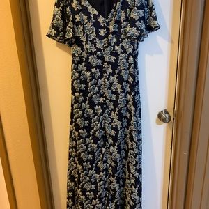Maxi dress with buttons